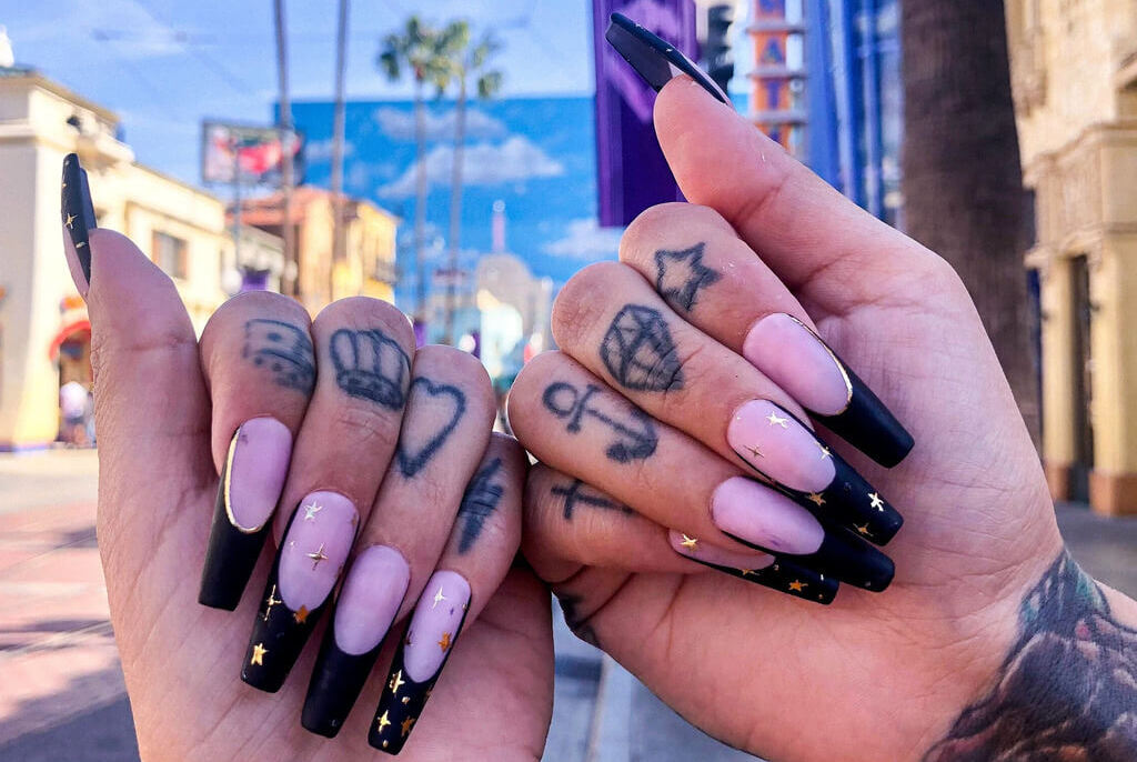17 Stunning Black French Tip Nails That You Must Try in 2023