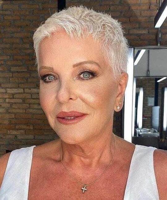 haircuts for women over 60