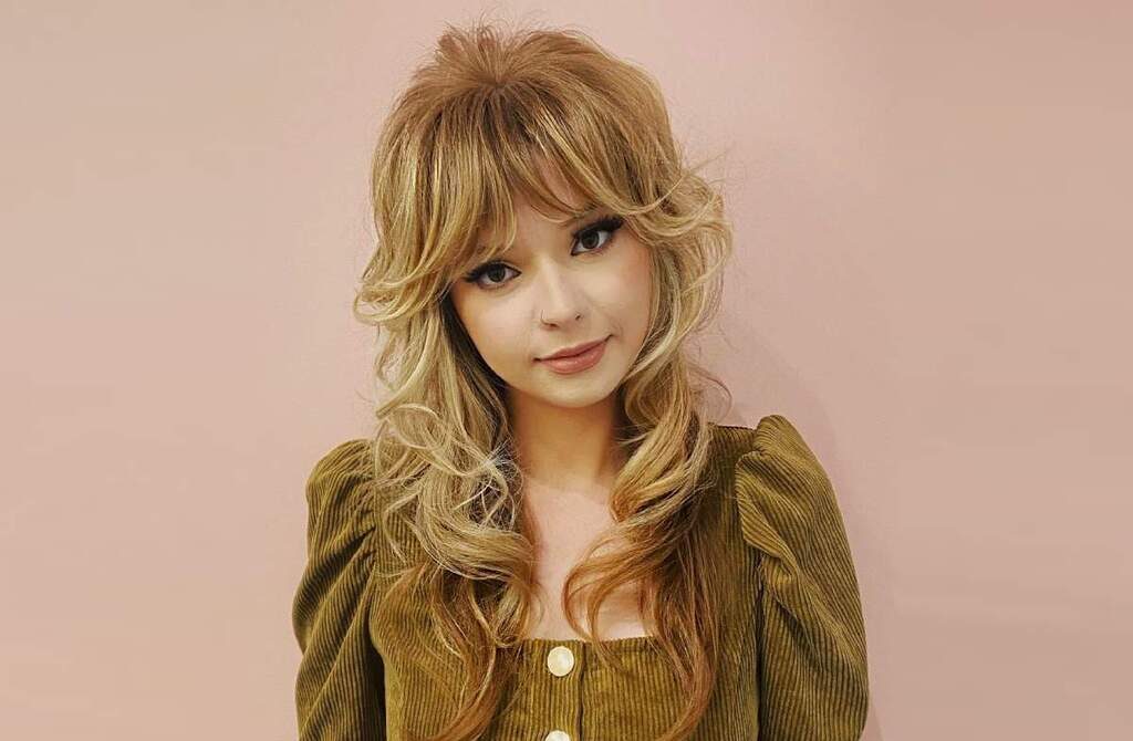 Long Hairstyles For Women With Curtain Bangs